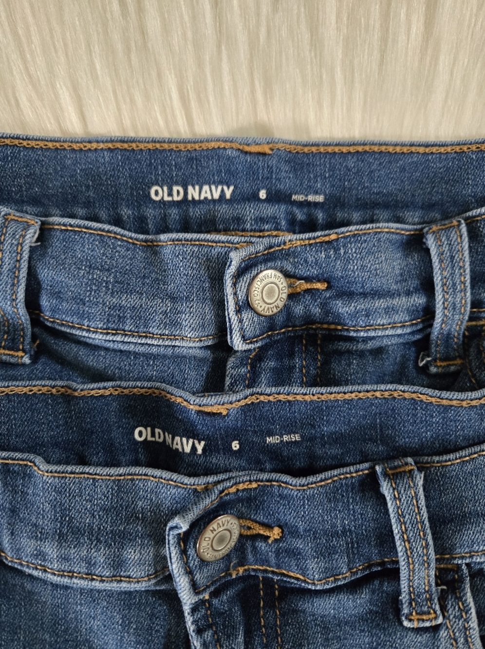 Old Navy Mid-Rise Jean Shorts - Picture 2 of 6